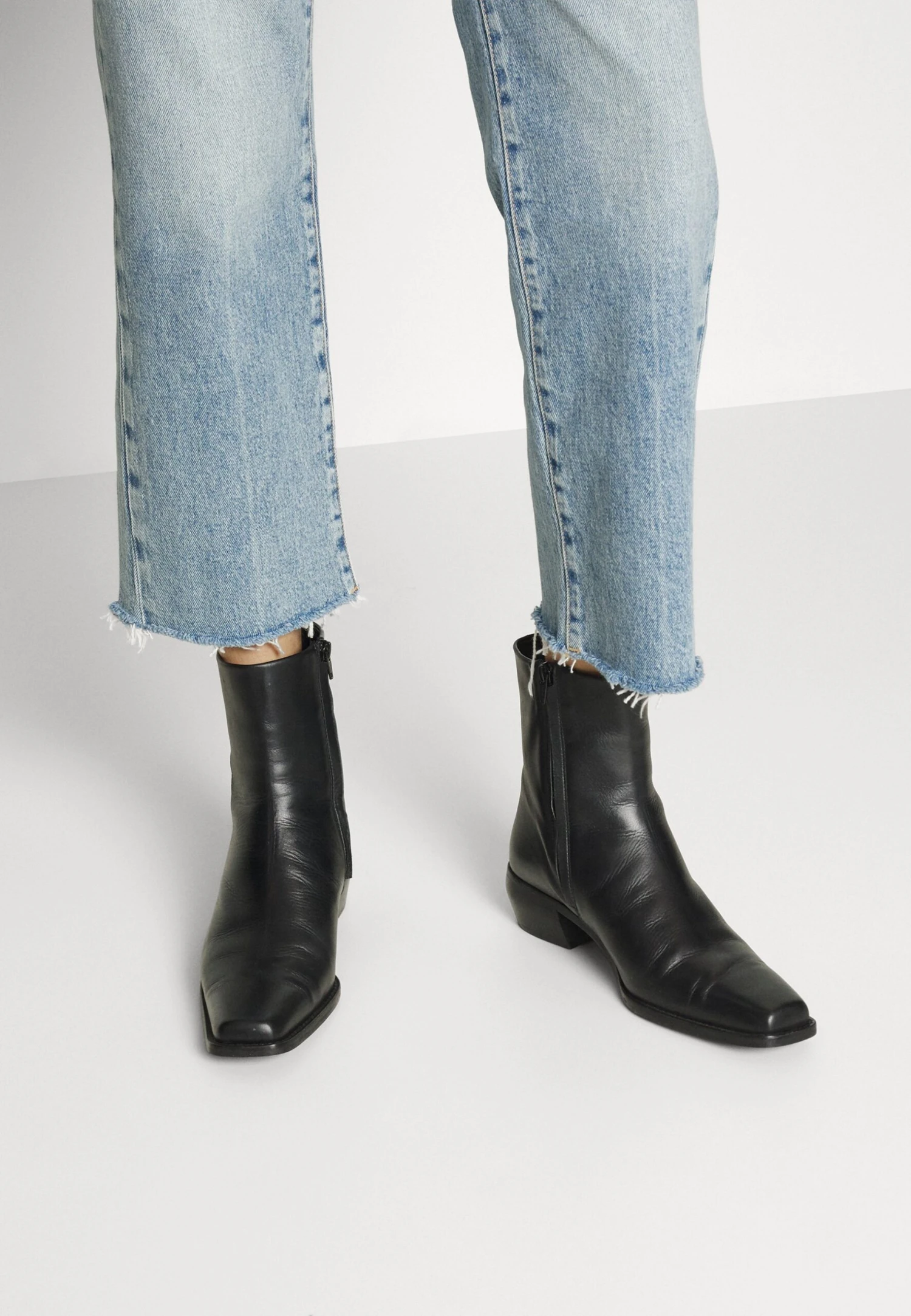 7 For All Mankind Logan Stovepipe Ode To - Vaqueros Rectos - Light Blue 6 7 For All Mankind Logan Stovepipe Ode To - Vaqueros Rectos - Light Blue - Imagen 6