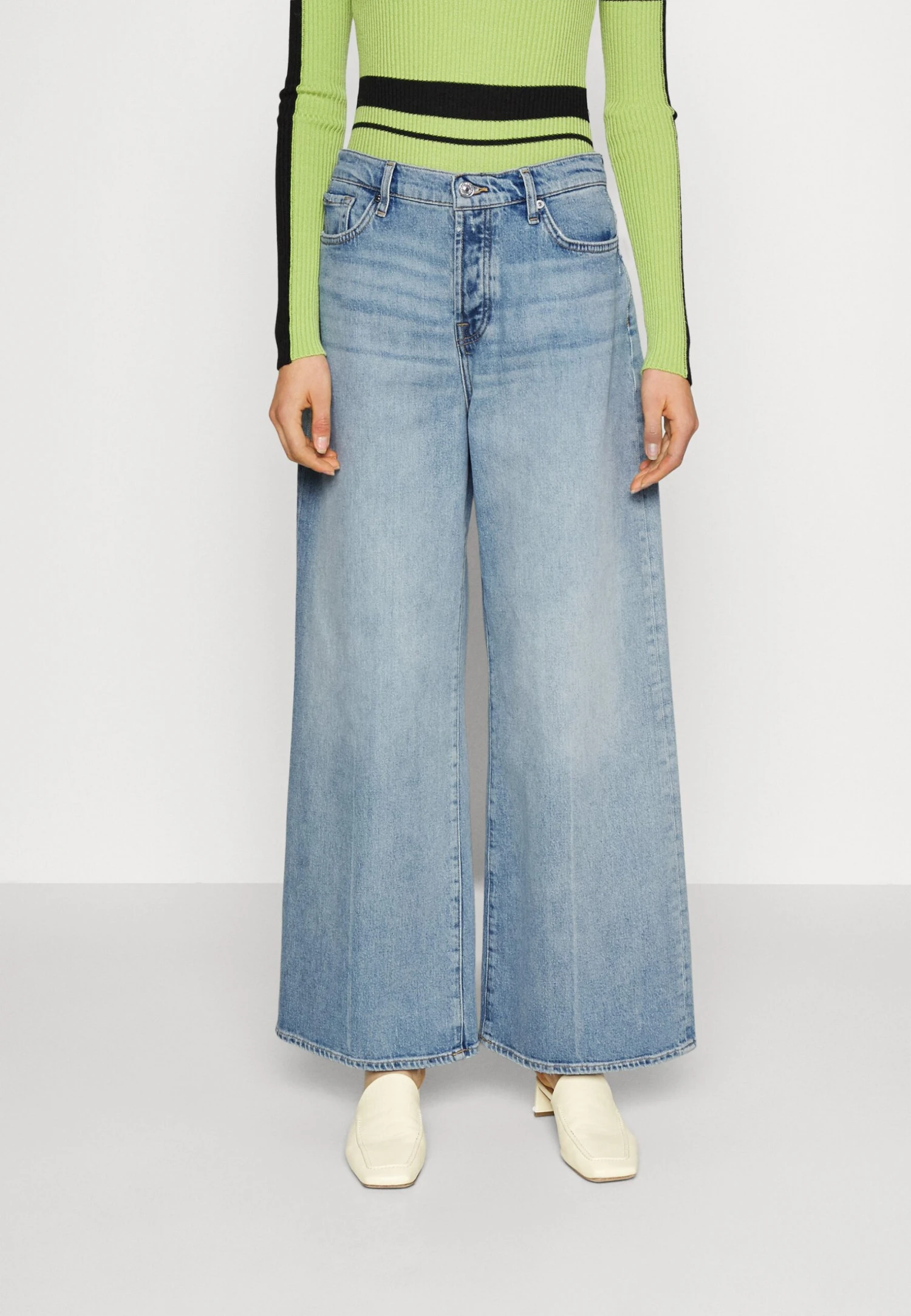 7 For All Mankind Zoey Air Wash - Vaqueros Rectos - Light Blue 1 7 For All Mankind Zoey Air Wash - Vaqueros Rectos - Light Blue