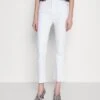 7 For All Mankind Slim Kick Optic - Vaqueros Boyfriend - White
