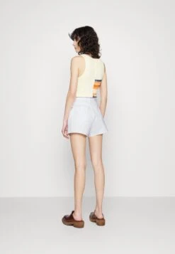 7 For All Mankind Easy Ruby Yacht - Shorts Vaqueros - White 8 7 For All Mankind Easy Ruby Yacht - Shorts Vaqueros - White -7 For All Mankind 426685294aed402f8b3f8ee63dec43ec