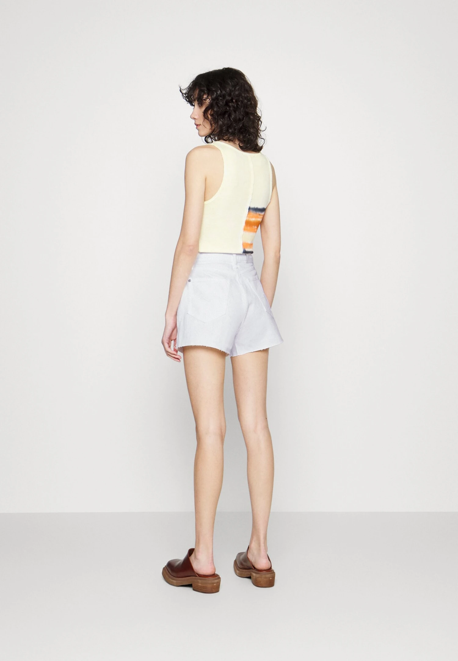 7 For All Mankind Easy Ruby Yacht - Shorts Vaqueros - White 3 7 For All Mankind Easy Ruby Yacht - Shorts Vaqueros - White - Imagen 3