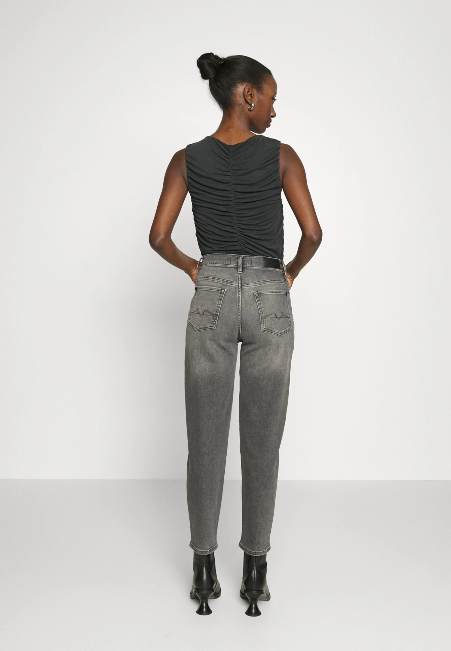 7 For All Mankind Malia Luxe Vintage Courage - Vaqueros Boyfriend - Black 3 7 For All Mankind Malia Luxe Vintage Courage - Vaqueros Boyfriend - Black - Imagen 3