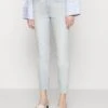 7 For All Mankind Roxanne Ankle Luxvinsun - Vaqueros A Campana - Light Blue