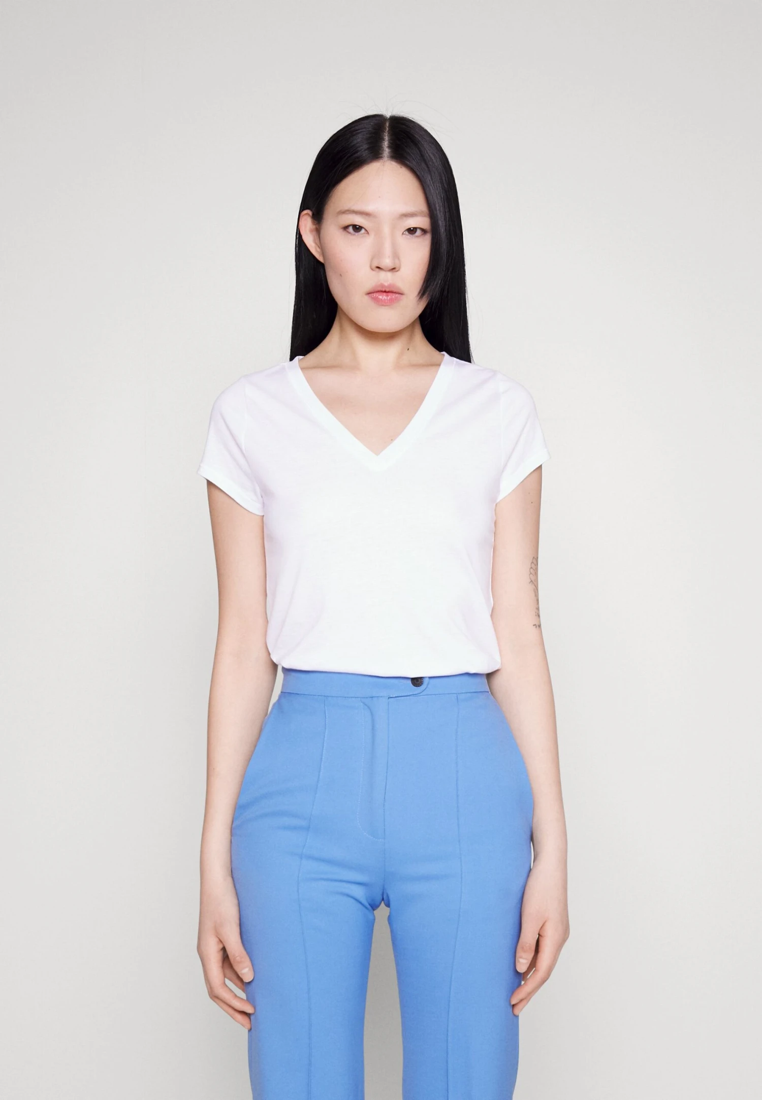 7 For All Mankind Andy Vneck- Camiseta Básica - White 1 7 For All Mankind Andy Vneck- Camiseta Básica - White