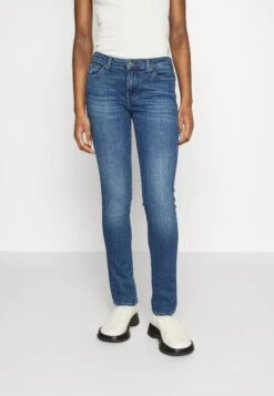 7 For All Mankind Pyper Slim Illusion Adventure - Vaqueros Slim Fit - Mid Blue