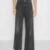 7 For All Mankind Zoey Licorice - Vaqueros A Campana - Black