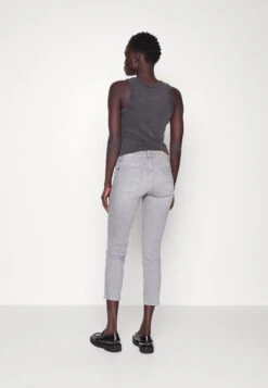 7 For All Mankind Roxanne Ankle - Vaqueros Pitillo - Grey 8 7 For All Mankind Roxanne Ankle - Vaqueros Pitillo - Grey -7 For All Mankind f5acc5f9945947f09b209cb849a2622c